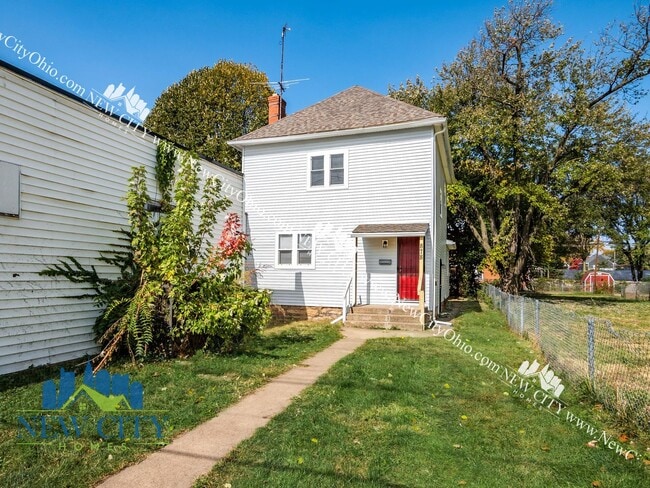 753 1 2-878-872 Sullivant Ave unit 878 1/2 (Front), Columbus, OH 43222 - photo 3