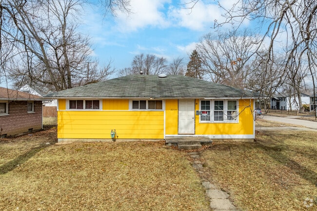 Ranch style homes can be found on many streets of Arlington Park.