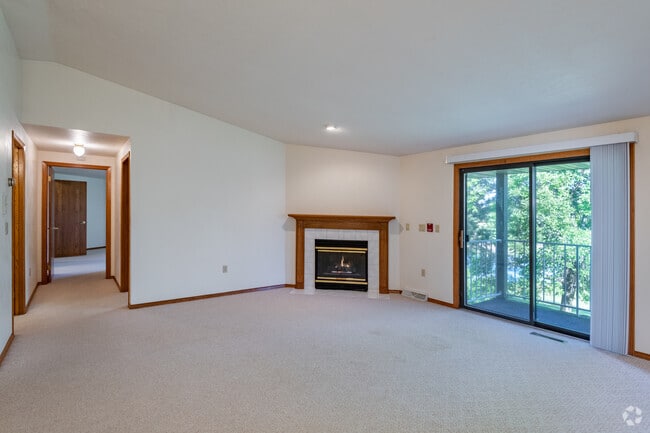 2 BR, 2 BA - 1,290SF