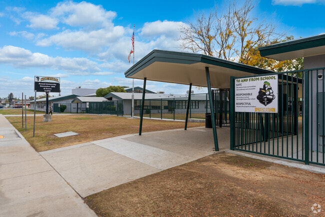 Sierra Middle School serves levels 6th - 8th grade.