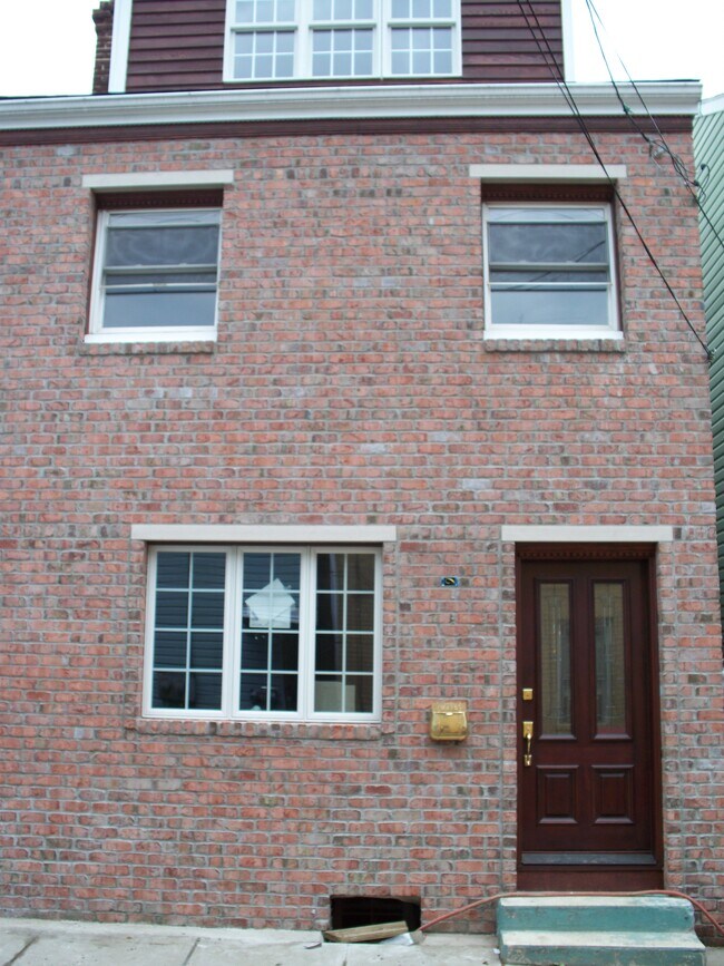 1918 Larkins Way, Pittsburgh, PA 15203 - photo 3