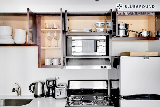 200 E Chestnut St unit FL15-ID619, Chicago, IL 60611 - photo 6