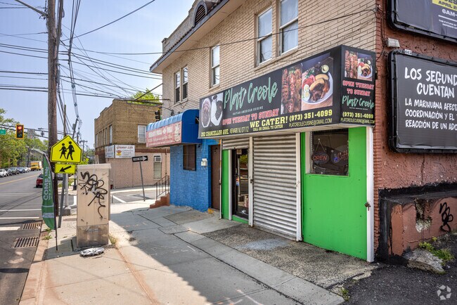 Weequahic locals know Plat Creole Haitian American Cuisine to be the best Haitian restaurant in New Jersey.