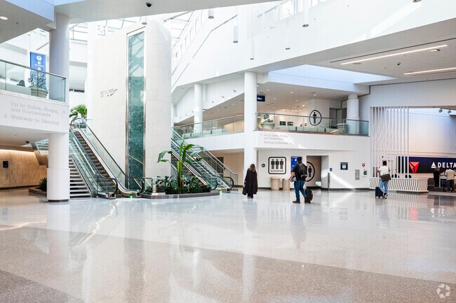 Daytona Beach Shores offers close proximity to The Daytona Beach International Airport.