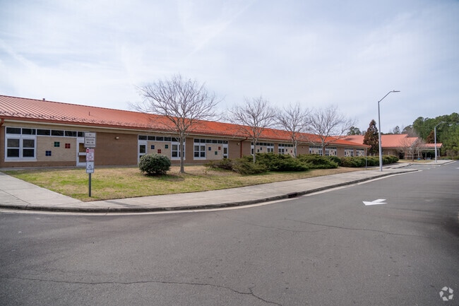 Niche.Com gives Harris Creek Elementary a A- score.