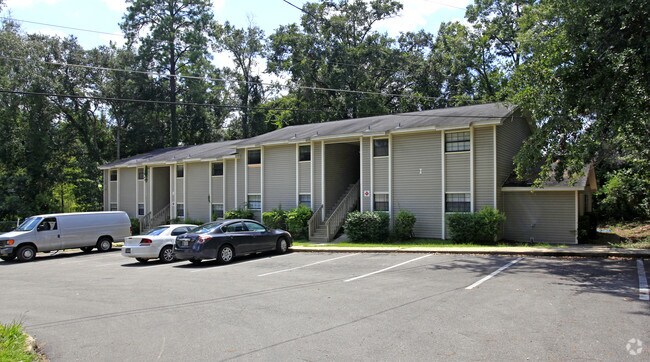 Oakcrest Apartments, Tallahassee, FL 32304 - photo 3