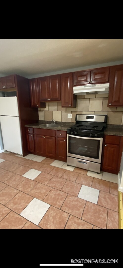 134 Willard St Unit 20, Lowell, MA 01850