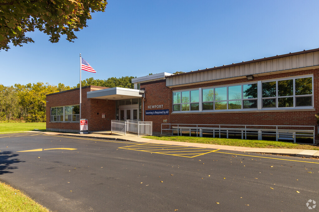 Newport Elementary School provides education in the neighborhood of 
Wadsworth