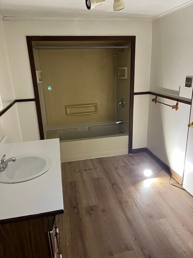 56 W Weir St unit 3 bedroom with heat, Taunton, MA 02780 - photo 6