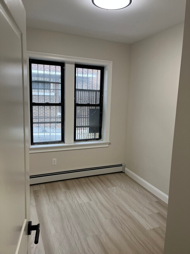 4048 Hampton St, Flushing, NY 11373 - photo 5