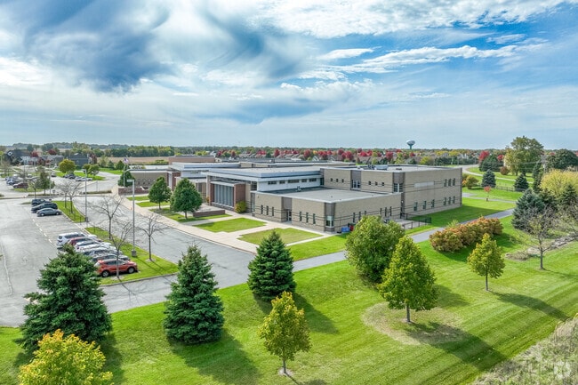 North Grove Elementary School is located within Dekalb County in Sycamore, Illinois.