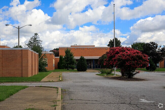 Richmond High School for the Arts serves students 9th grade through 12th.