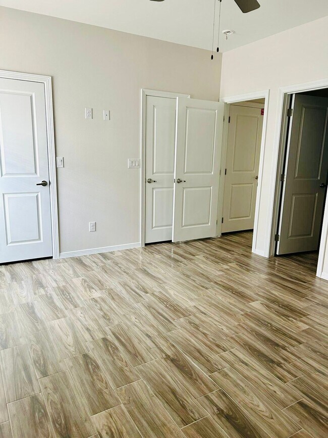 4907 Crown Point St unit 3, Edinburg, TX 78541 - photo 6