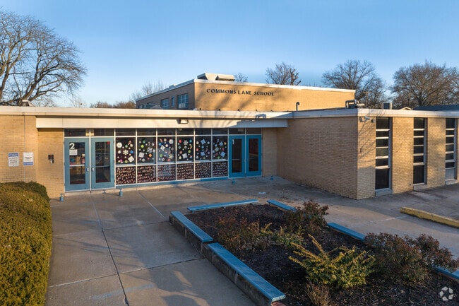 Students at Commons Lane Elementary School has a 29% proficiency in Reading according to Niche