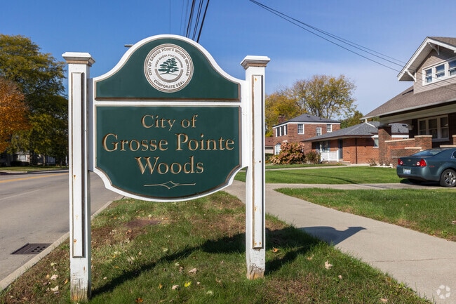 Grosse Pointe Woods shares a small border with Detroit and is an easy commute to the city.