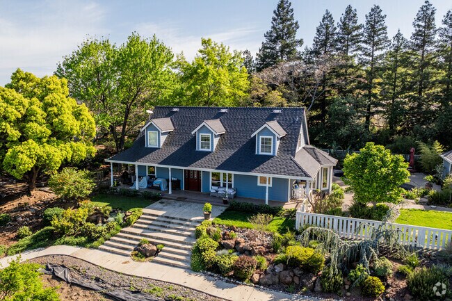 Farm style homes are abundant in Bucktown.