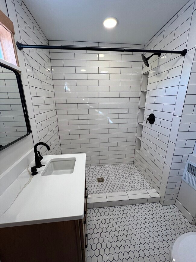 258 Center St unit Upper, Winona, MN 55987 - photo 7