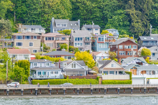 Beach side bungalows, cottages, and modern mixes line the board walk in Redondo Beach.