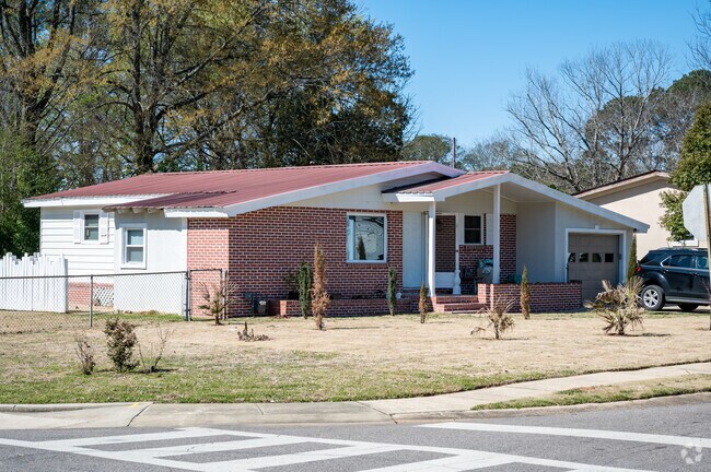 You can find many one-story, ranch-style homes in the Spring Lake neighborhood.