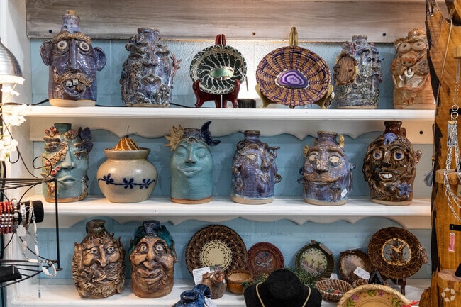 Brasstown has a wonderful art community for you to be apart of.