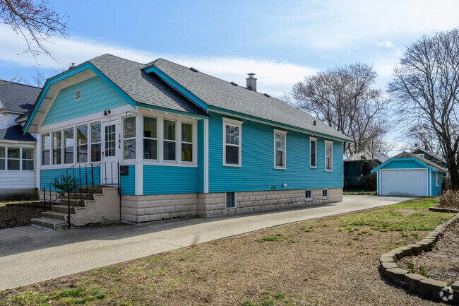 Homes in Washington Square often have detached garages.