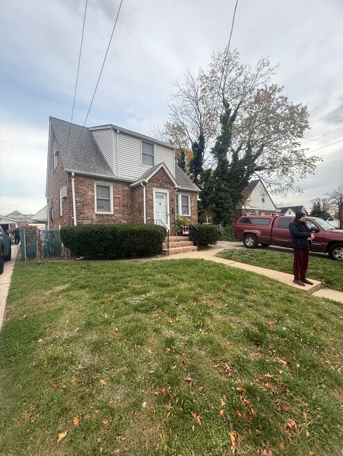 101 N Waldinger St, Valley Stream, NY 11580 - photo 1