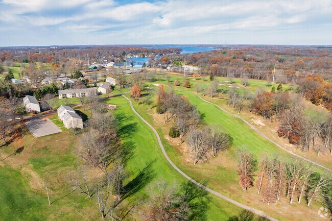 The Gull Lake Golf Resort is located close to the lake in South Gull Lake.