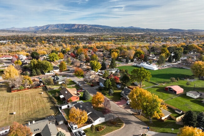 Homes in Lincoln Park offer plenty of space and mountain views.