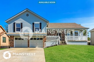 609 NE Bristol Dr, Lee's Summit, MO 64086