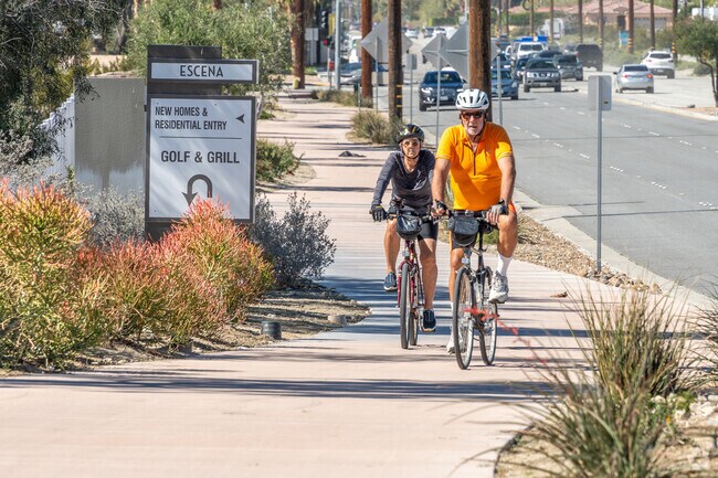In the vicinity of Gene Autry, discover a myriad of walking and cycling trails.