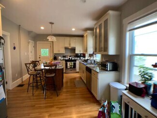 24 Greenleaf Ave Unit 2, Medford, MA 02155