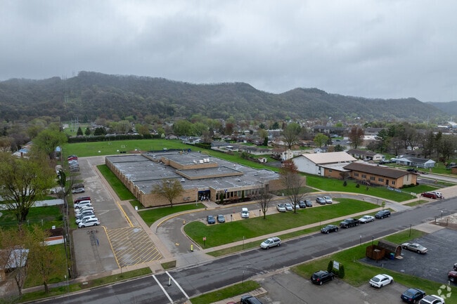 Hintgen Elementary School is a public elementary school.