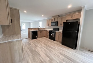 6617 S Kimberly Dr, Holly, MI 48442