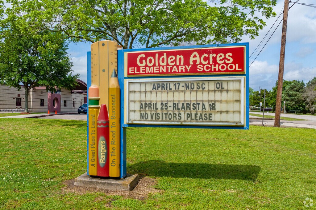 Golden Acres Elementary School is the only elementary school in the neighborhood.