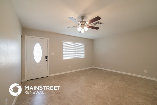 7223 W Mercer Ln, Peoria, AZ 85345 - photo 3