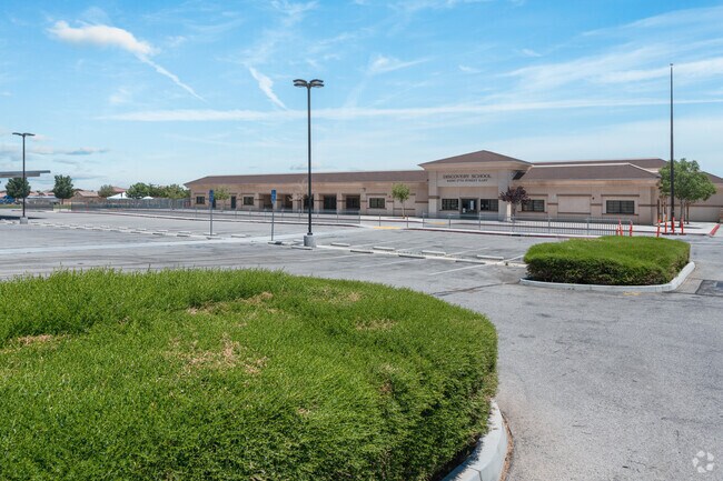 Discovery Elementary School has a large parking lot and wide drop off lane.