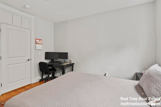139 Adams St unit 5-bed 2-bathU2, Waltham, MA 02453 - photo 7