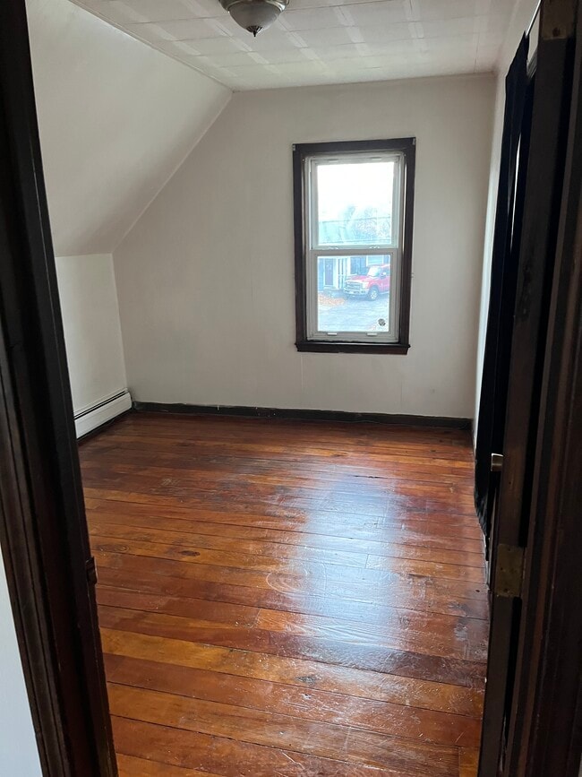 56 W Weir St unit 3 bedroom with heat, Taunton, MA 02780 - photo 3
