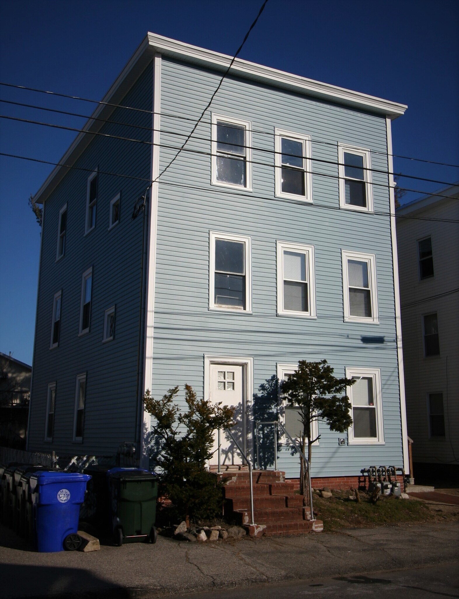 305 Bartlett St unit 3 (3rd Floor), Manchester, NH 03102 - photo 1