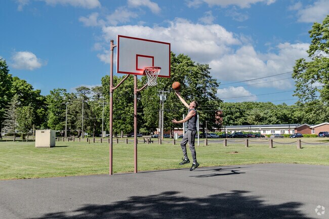 Basketball enthusiasts can enjoy many facilities in the town of Windsor Locks.