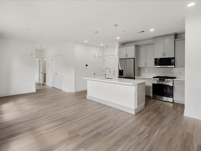 Madison Mall on Main Apartments, Madison, NJ 07940 - photo 7