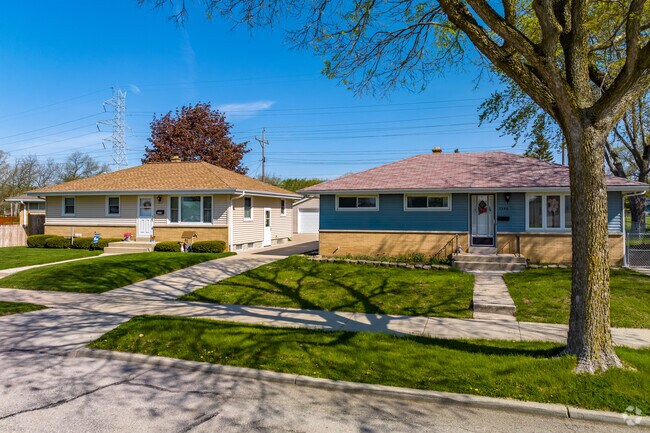 Small to mid-size homes are the norm in the working-class neighborhood of Honey Creek Manor.