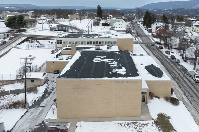 Irving Elementary School is here to serve the Altoona area.