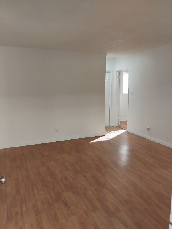 14129 Vanowen St unit 9, Los Angeles, CA 91405 - photo 2