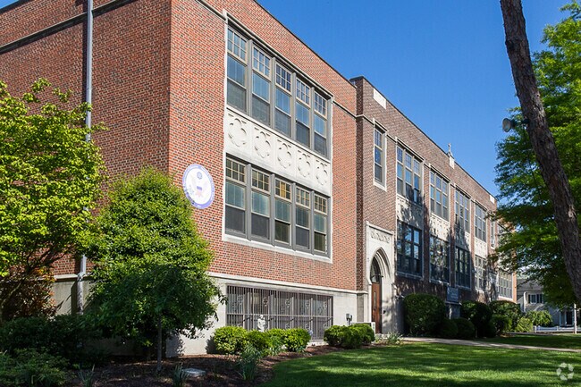 The average class size in St. Francis Cathedral School is 22.