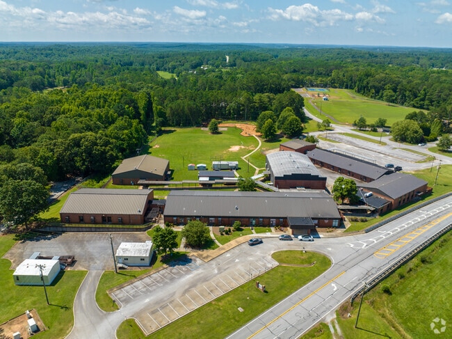 Western Elementary School has a large campus with green landscapes.