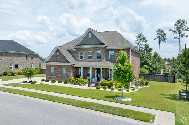 Large yards and wide sidewalks can be found in many of the newer  developments in Pontiac-Elgin.