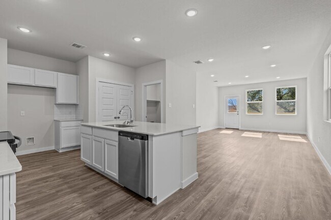 1539 Elvin Summit, von Ormy, TX 78073 - photo 5