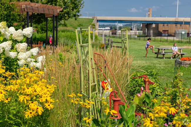 Central Rock Island families are a short drive from the dynamic Quad City Botanical Gardens.
