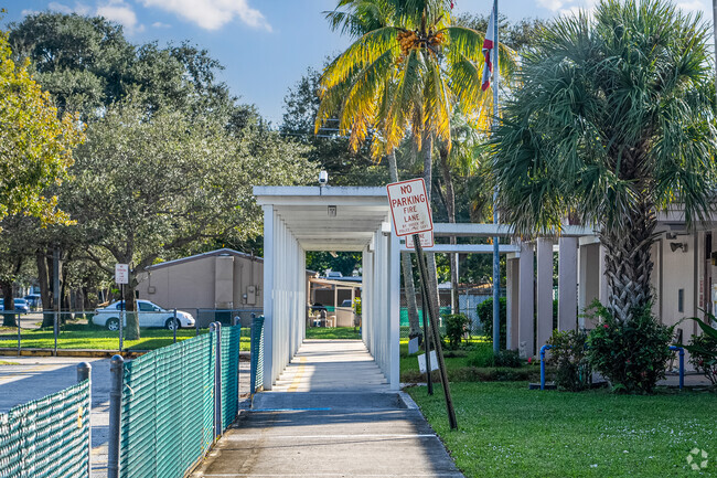 Pick up corridor at Sheridan Park Elementary School.
